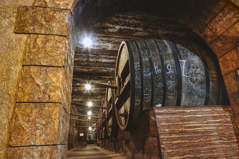 погреб, ереванский коньячно-винно-водочный, комбинат «арарат», дубовый, бочка, выдержка, ной, подземелье, подвал, настойка, вино, коньяк, бренди, деревянный, кавказский. Погреба Ереванского коньячно-вино-водочного комбината «Арарат»photo preview