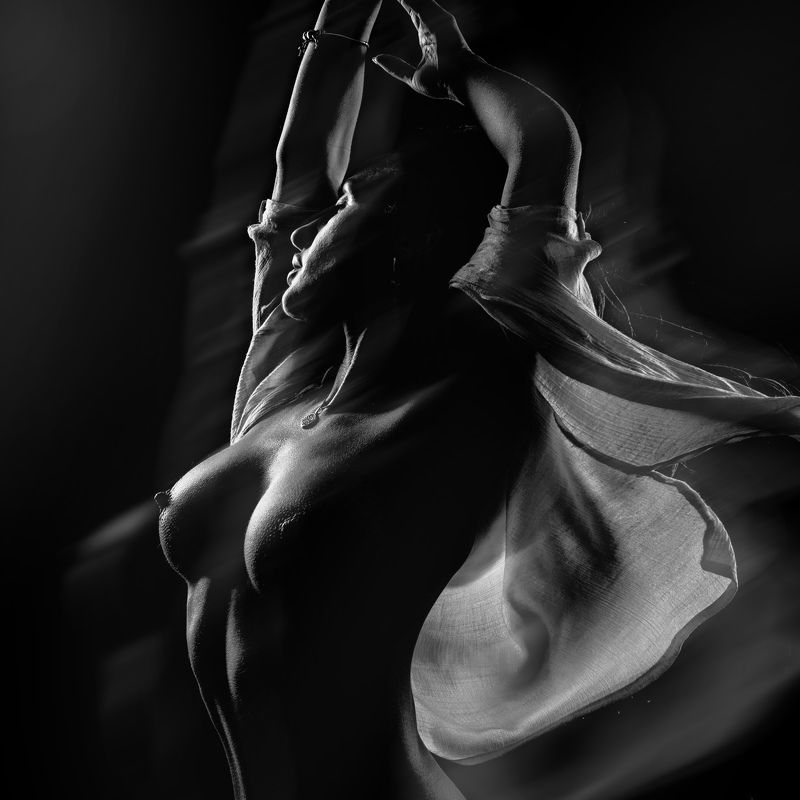 black and white, nude, woman, dance, light, чернобелое, чб, обнаженка, ню, девушка, женщина, танец движение (movement)photo preview