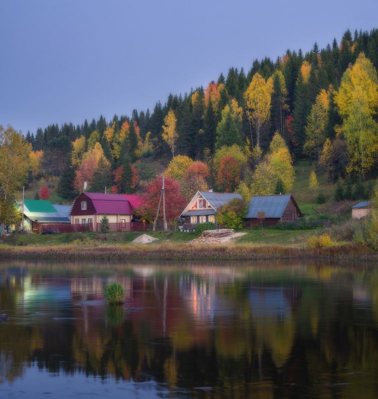 Осенний вечер в поселке Усьваphoto preview