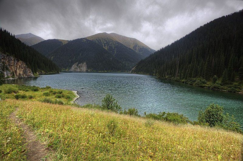 Горы Озеро Средний Кульсай в начале осени.photo preview