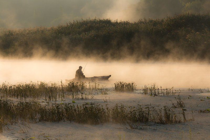 Река.Утро. Туман. Рыбак. Утренний релакс.photo preview