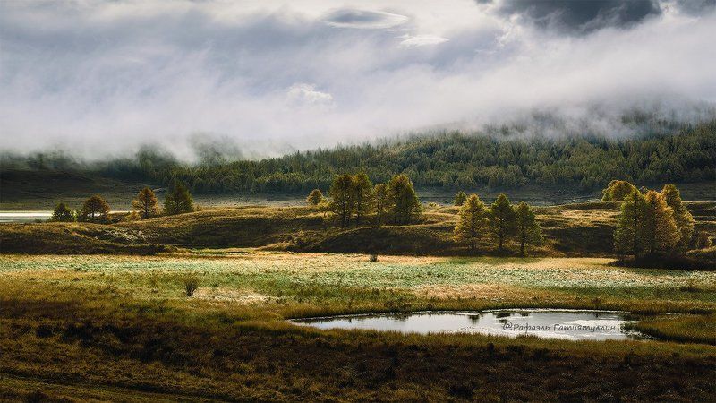 Горный Алтай, урочище Ештыкёль, Северо Чуйский хребет, осень Ештыкель в туманеphoto preview