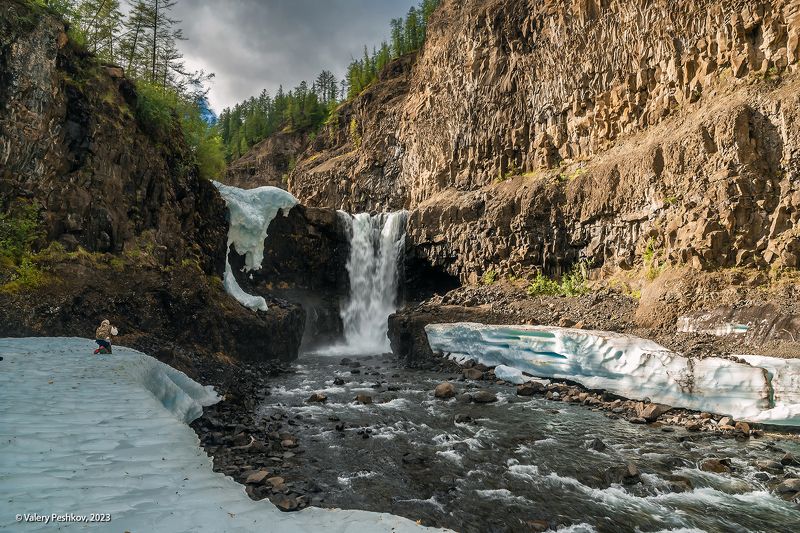 наледи, натёчный лёд, плато путораны, водопад, река, уксикта, яктали, владимир коваль Про летние наледи реки Уксиктаphoto preview
