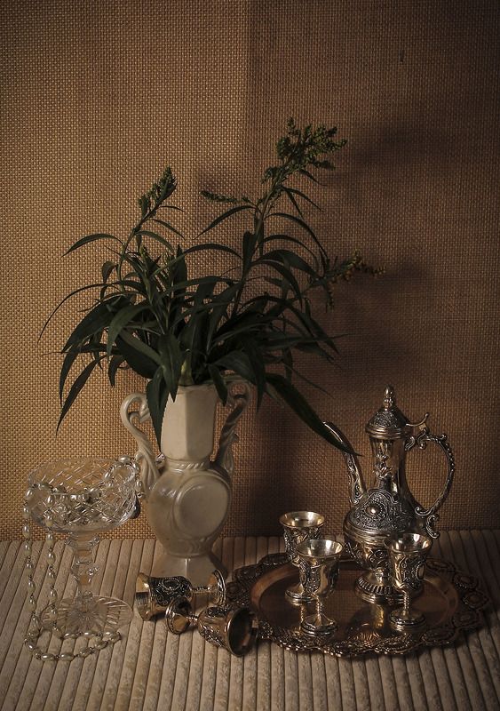 Натюрморт, посуда, ваза Серебряная посудаphoto preview