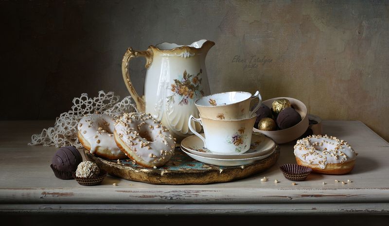 конфеты, пончики Пончики и конфетыphoto preview