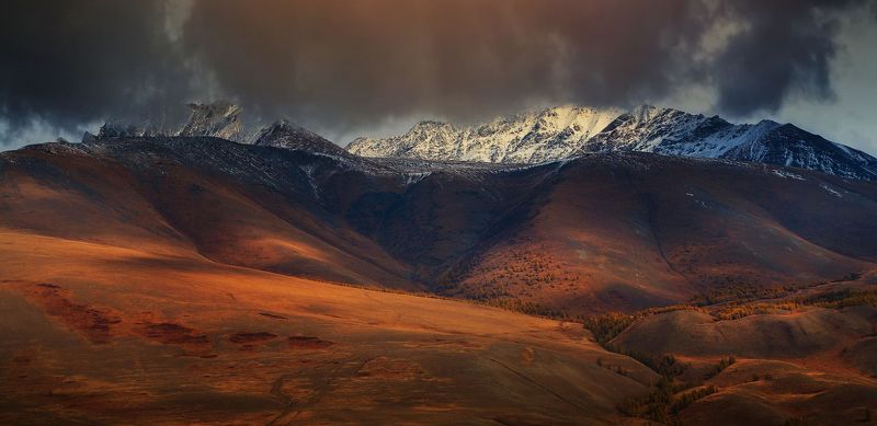 алтай, чуйский тракт, горы, осень, закат, тучи, облака, долина, природа, пейзаж Ожидание непогоды. Алтай фото превью