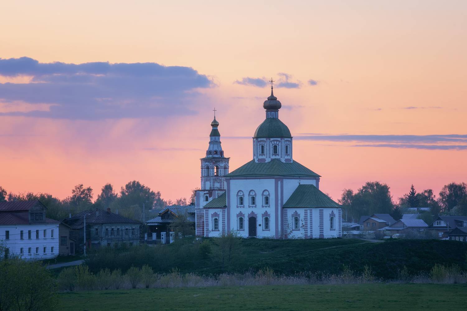 Розовый закат в Суздале. Автор: Igor Abroskin , Igor Abroskin