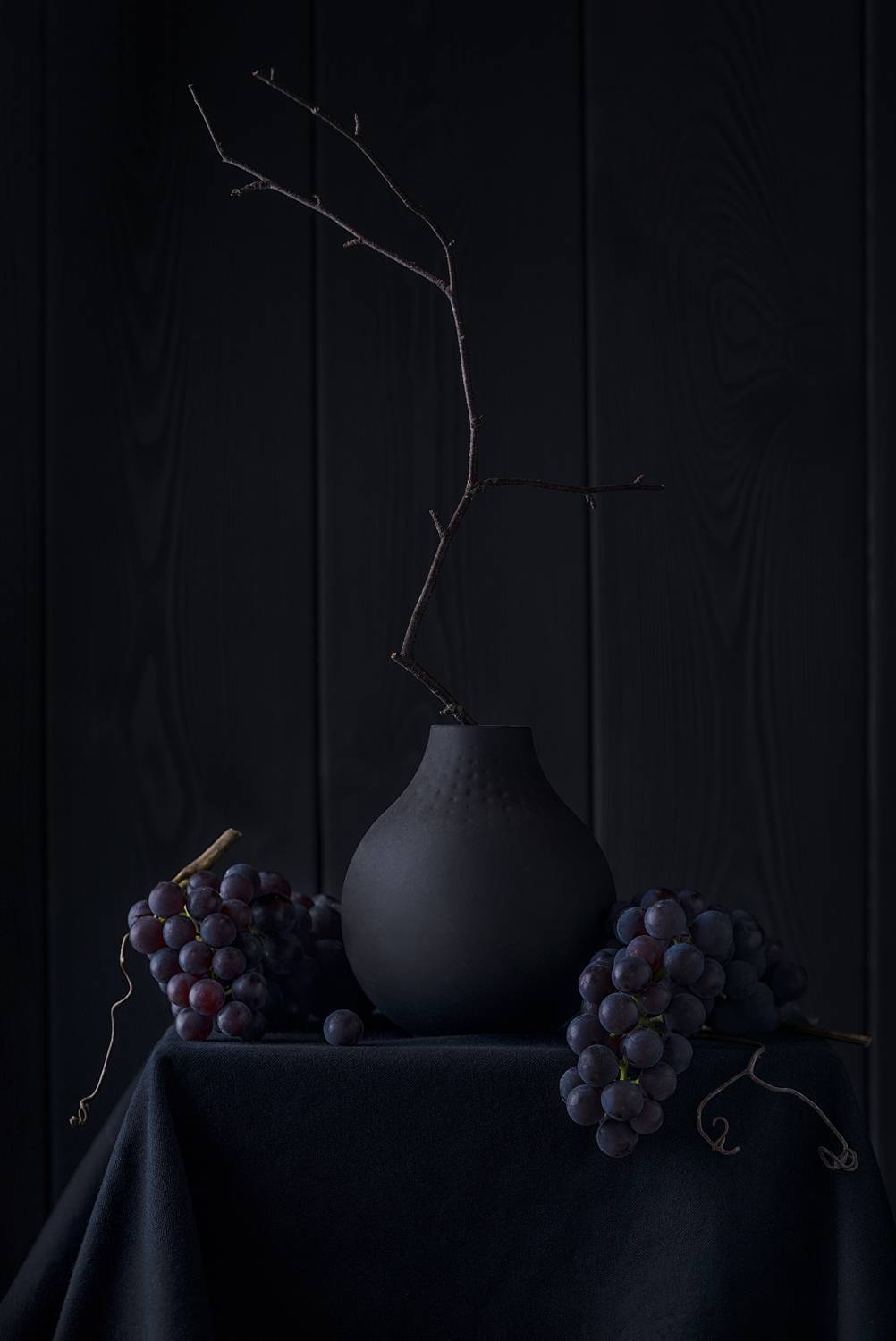 Фиолетово-черный. Автор: ЯR Ольга черный, ваза, виноград, натюрморт, ЯR Ольга