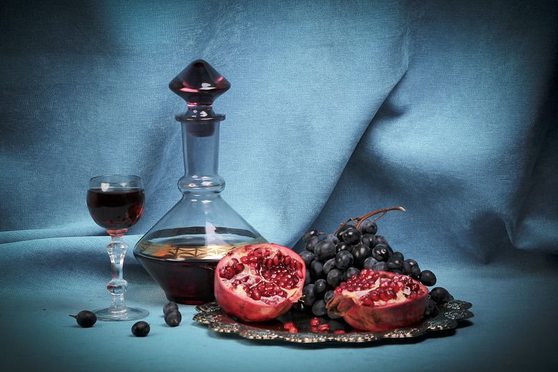 Натюрморт, гранаты, виноград Вино и виноградphoto preview