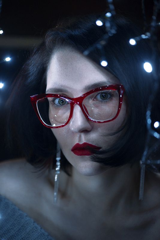 портрет, pilot light, portrait, red, blue, woman, model The viewphoto preview