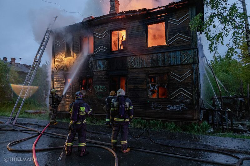 огонь, пожарные, emergency, help, save, мчс, fire, firefighter, rescue, rescuers, спасатели, дым, работа, brave photo preview