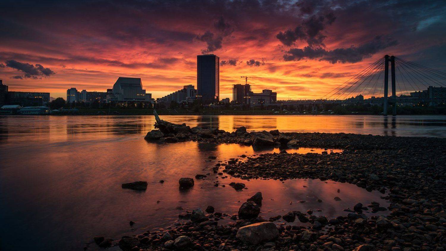 пейзаж, город, вечер, ночь, закат, пылает, горит, огонь, красный, яркий, река, берег, отражение, красноярск, енисей, сибирь, большой, высокий, красивый, Дмитрий Антипов