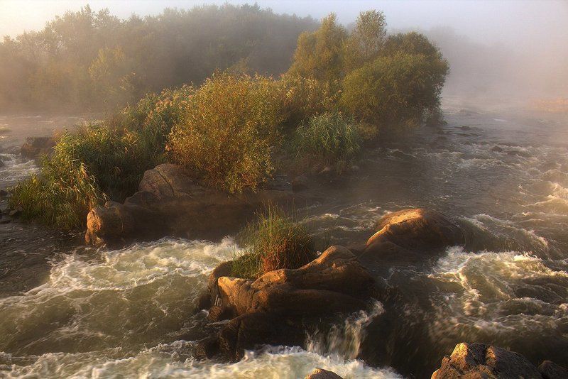 Река. Пороги. Гордый Gipanis.photo preview