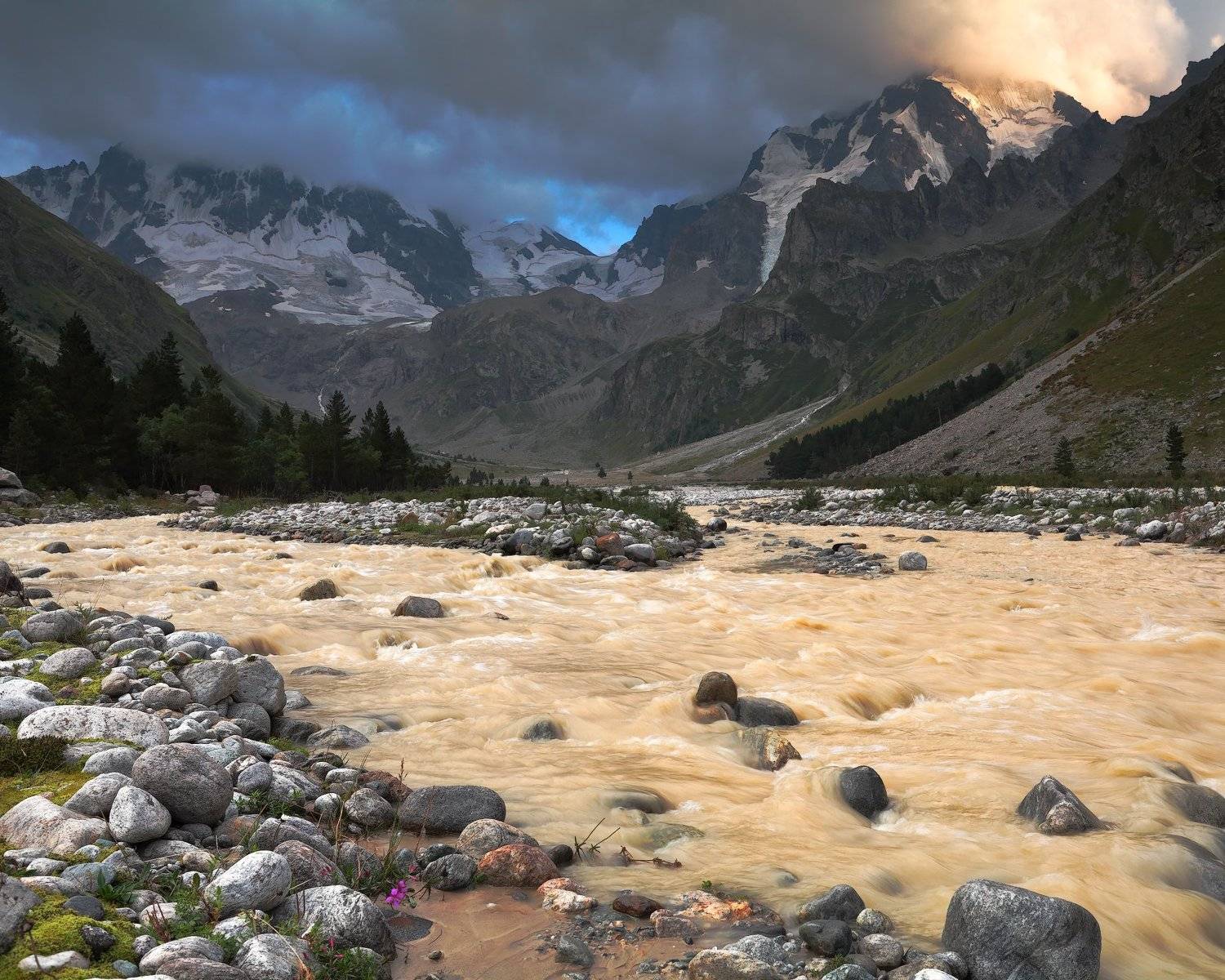 Непогода в горах. Автор: Смилык Павел , Смилык Павел