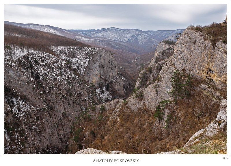 Апрель, Большой каньон, Весна, Горы, Крым, Скалы В обрывистой утёсности могучих скальных круч большого разлома кажет себя тщетность человеческого понимания времени фото превью