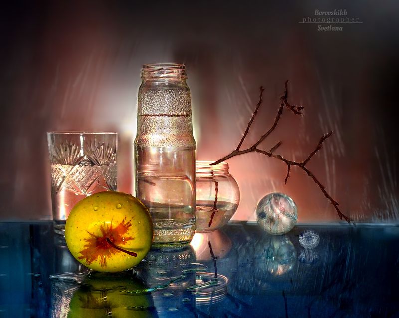 натюрморт, низкий ключ, darkphoto, ваза, стекло, фото с полиэтиленом., яблоко Яблоко. Из серии \