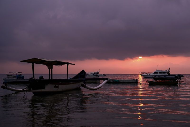 dawn, sunrise, shore, sea, ocean, sky, horizon, boat, color, light, reflection, landscape, nature, morning, bright, jukung, low tide Morning фото превью