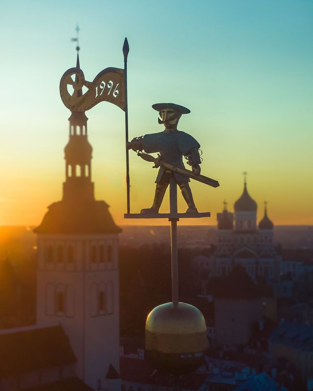 #tallinn, #tallinnoldtown, #tallinngram, #visittallinn, #visitestonia, #ilusadeestipaigad, #travelphotography, #traveldestination, #sunset, #sunrise_sunset_photogroup, #nightphotography, #cityscapes, #beautifulcity, #redsky, #purplesky, #placestovisit, #p ---photo preview