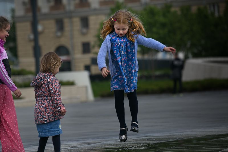 дети, дети и город, уличное фото, детские эмоции, детский уличный портрет  фото превью