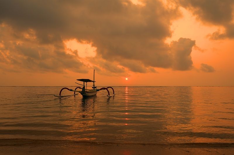 dawn, sunrise, shore, sea, ocean, sky, horizon, boat, color, light, reflection, landscape, nature, morning, bright, jukung, low tide Morning фото превью