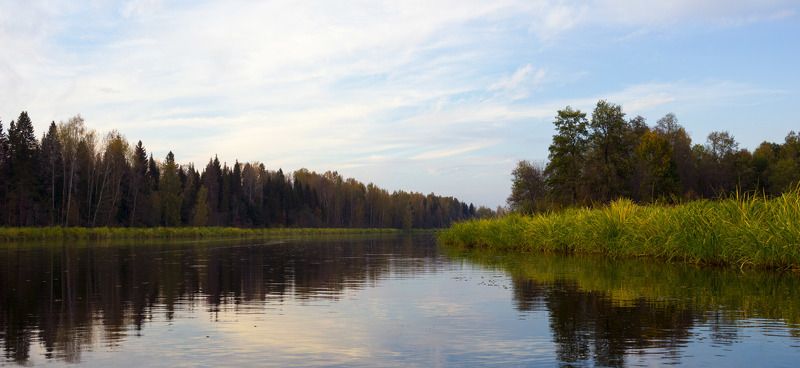 Тёплый осенний вечер на водеphoto preview