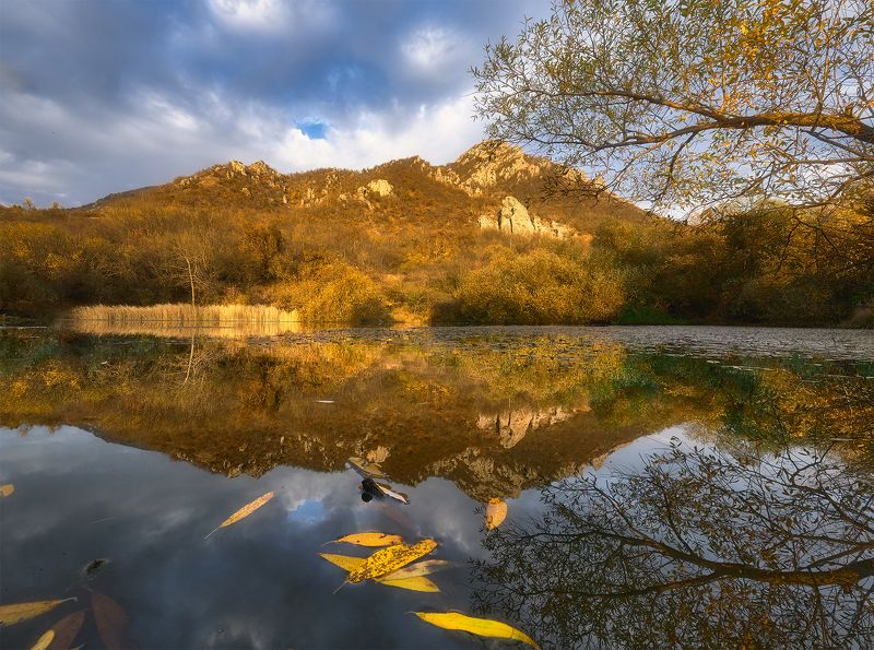 озеро, гора, бештау, пятигорск, осень, октябрь Монастырское озеро на фоне Бештауphoto preview