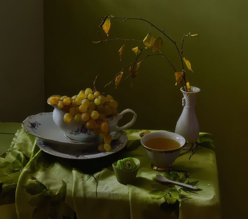 виноград,чай,ветки,ваза свет,цвет ***photo preview