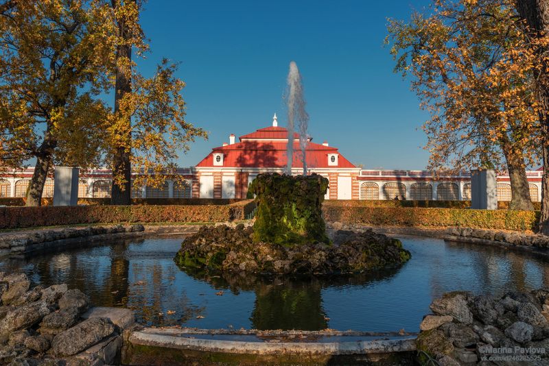 город, архитектура, петергоф, государственный музей-заповедник петергоф, пригороды санкт-петербурга, дворец монплезир, фонтаны петергофа, скульптуры петергофа, дворец марли, музей императорские яхты, осенний пейзаж, Осенний Петергоф фото превью
