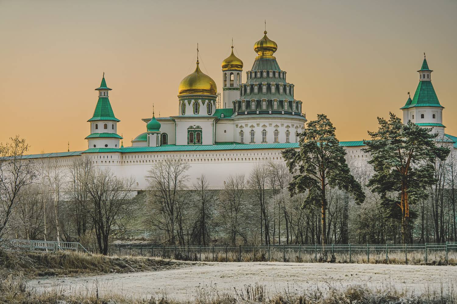 Раннее утро...Подморозило. Автор: Бирюков Вячеслав истра. храм, Бирюков Вячеслав