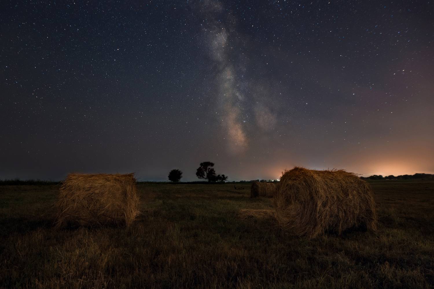 Ночной сеновал. Автор: Рябинин Влад ночь, млечный путь, звезды, поле, астрофото, ночной пейзаж, Рябинин Влад