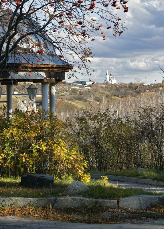 осень,ротонда,природа,скалы, церковь Октябрьphoto preview