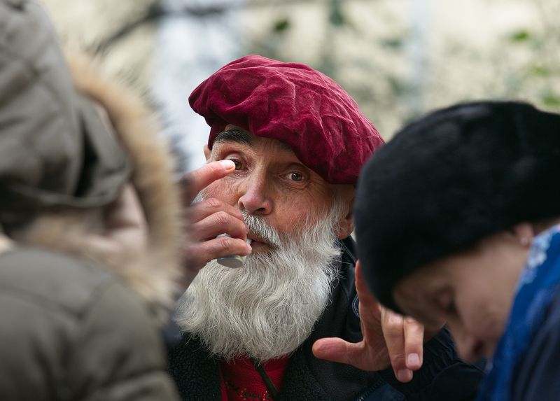 уличный мужской портрет, мастер, ремесло-хобби, город и люди, москва Мастер по изготовлению свистулекphoto preview