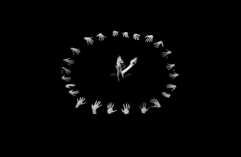 время, фотосессия, фотограф в Минске, репортаж, фотосъёмка концерта, черное-белая фотография,  Времени достаточно, но его нетphoto preview