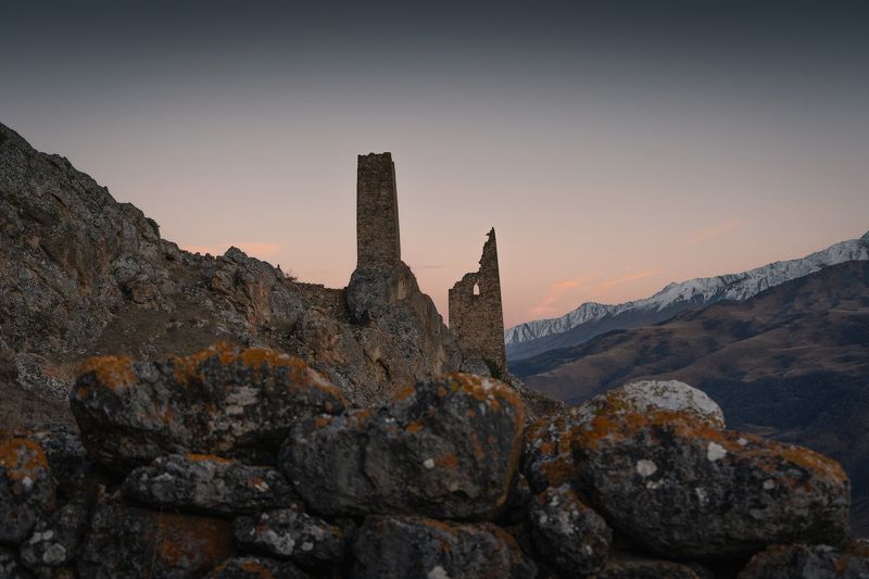 облака, горы, равнина, осетия, холм, пейзаж, природа, clouds, mountains, ossetia, landscape, forest, nature, осень, башни, средневековая архитектура, закат Вечерний Халгон /  Северная Осетия.photo preview