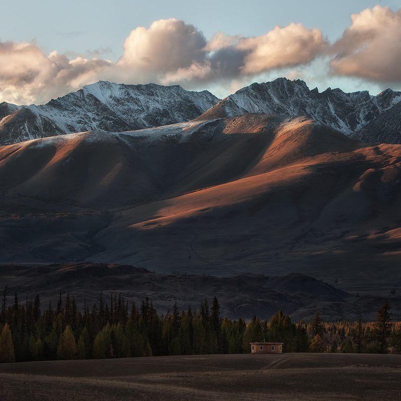 Алтай, Горы, Отшельник Дом отшельникаphoto preview