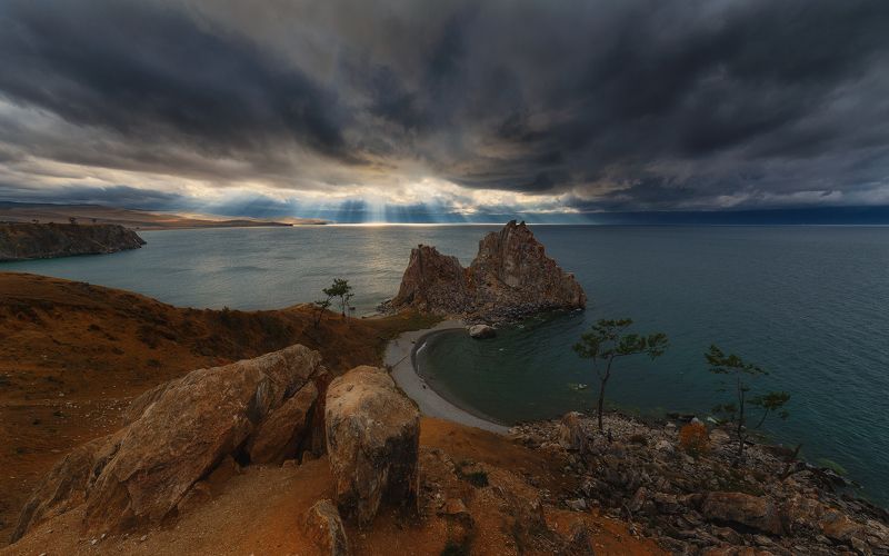 Над Байкалом тучи ходят хмуроphoto preview