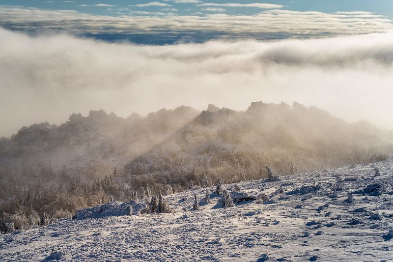 облака, горы, скалы, гора, таганай, урал, зима, тени, снег, елки Облачный театр тенейphoto preview