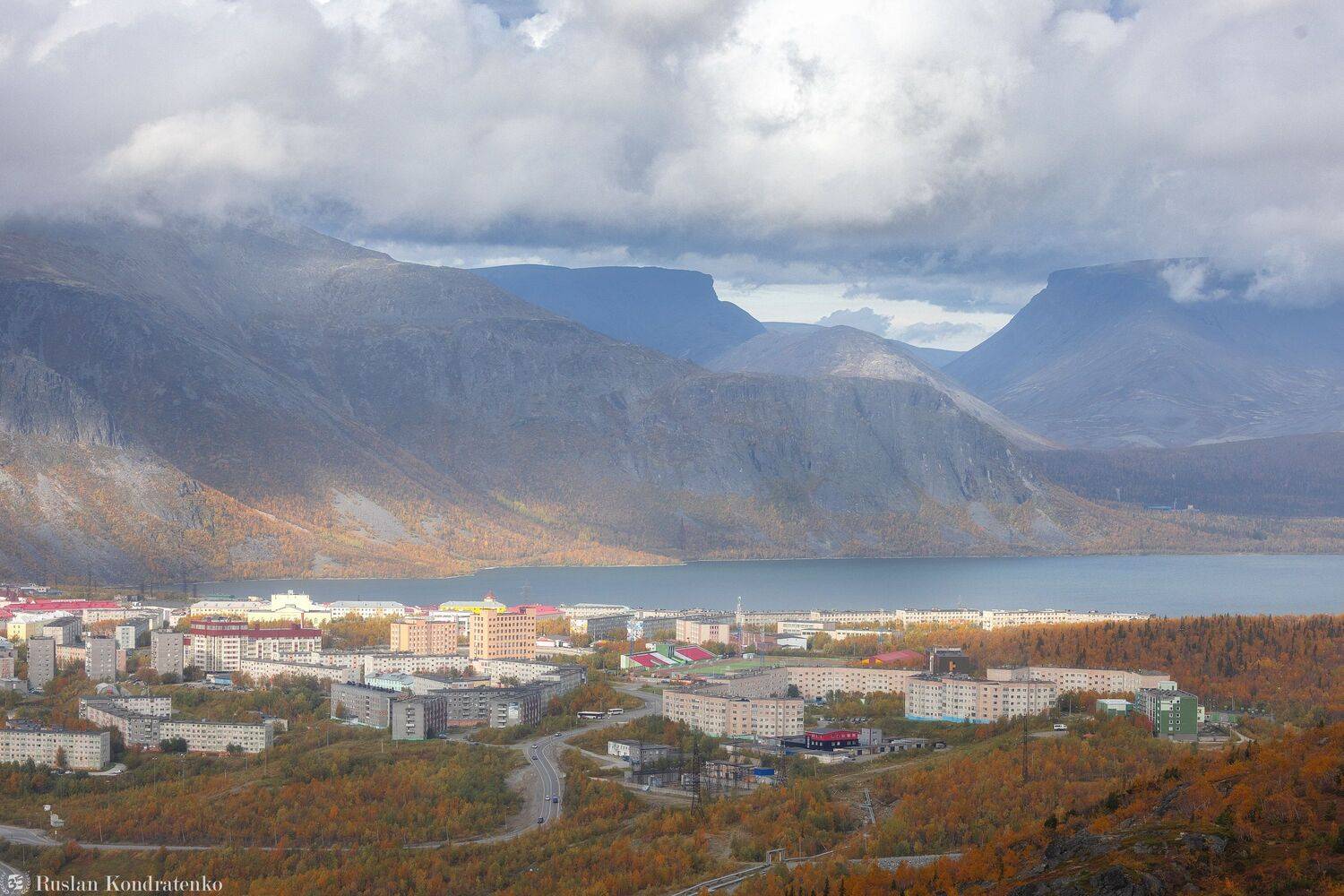 Кировск на фоне Хибин. Автор: Кондратенко Руслан хибины, осень, кольский полуостров, горы, кольский, облака, кировск, Кондратенко Руслан