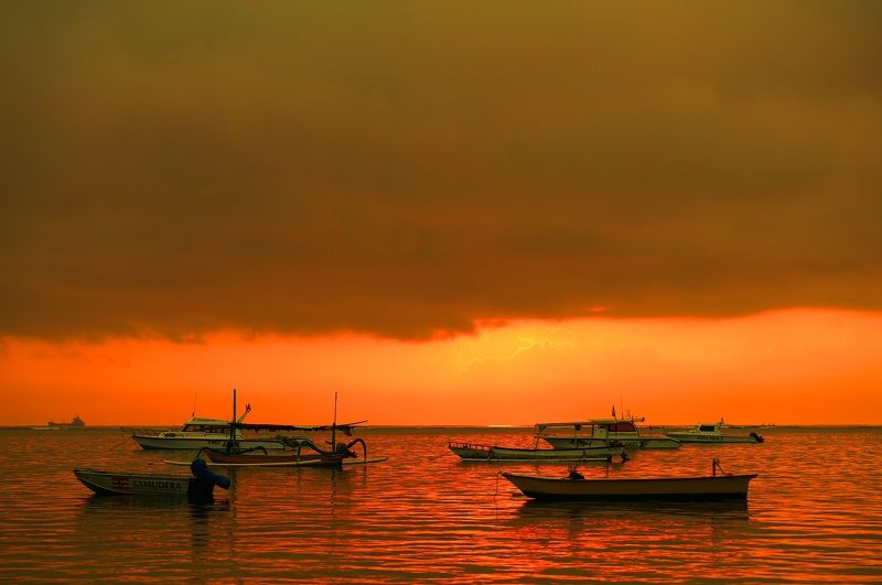 dawn, sunrise, shore, sea, ocean, sky, horizon, boat, color, light, reflection, landscape, nature, morning, bright, jukung, low tide Morning фото превью