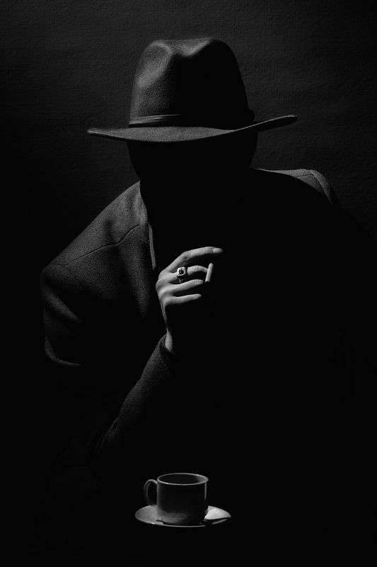 портрет мужчина чб A secret presence фото превью