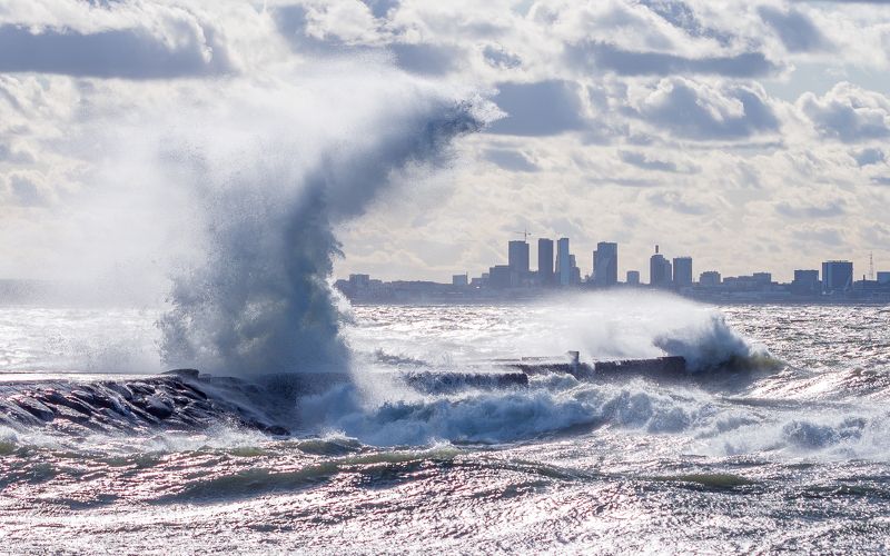 #visittallinn, #tallinn, #tallinngram, #tallinncity, #tallinn_city, #storm, #stormchasing, #stormchasers, #waves, #bigwaves, #stormyweather, #stormyskies, #perfectstorm, #autumn, #autumnvibes, #autumnstory, #autumnstorm, #wavescrashing, #wavesafterwaves ---photo preview