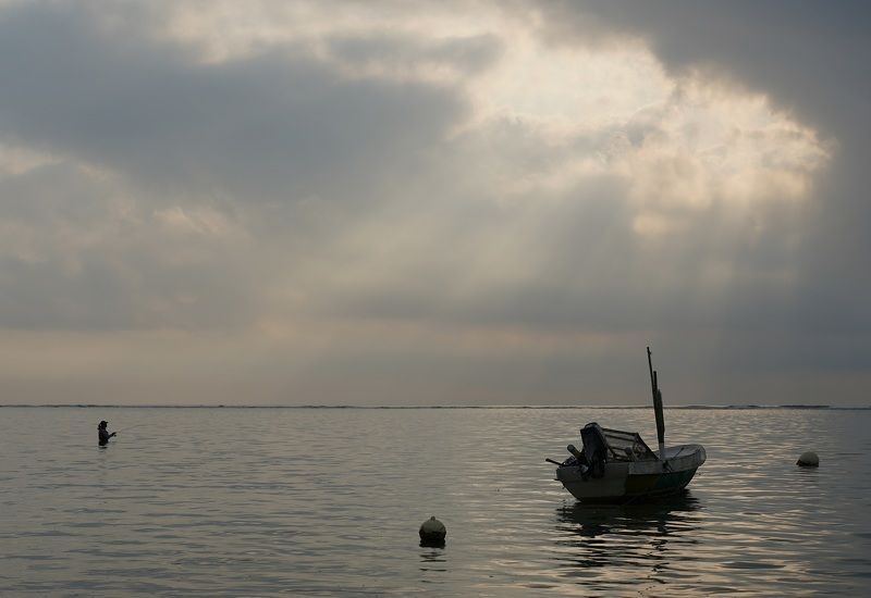 dawn, sunrise, shore, sea, ocean, sky, horizon, boat, color, light, reflection, landscape, nature, morning, bright, jukung, low tide Morning фото превью