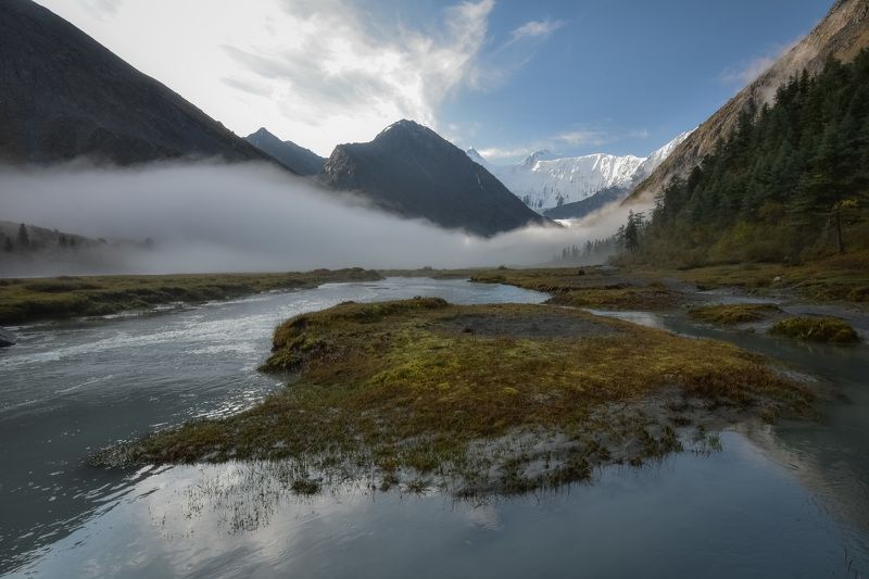 россия, горный алтай, катунский хребет, пейзажи, утро, туман, река аккем, деревья, гора белуха, горы Утренний туман в горах Алтаяphoto preview