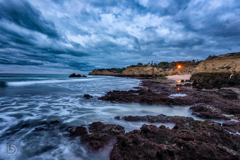 океан, португалия, portugal Огонёк в ночи фото превью