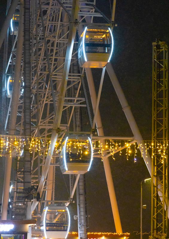 Зеленоградск, колесо, фотография, курорт, ночь, зима, освещение, Свирин Вадим, уличная фотография «Колесо обозрения»photo preview