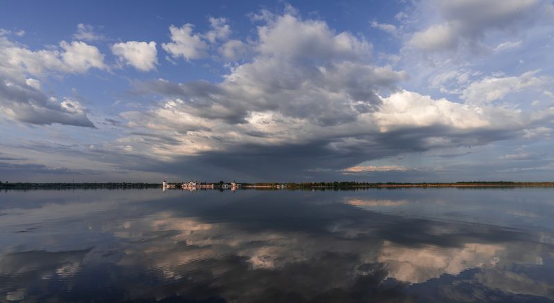 кирилло-белозерский монастырь, кириллов, май, вечер, туча Огромное небоphoto preview