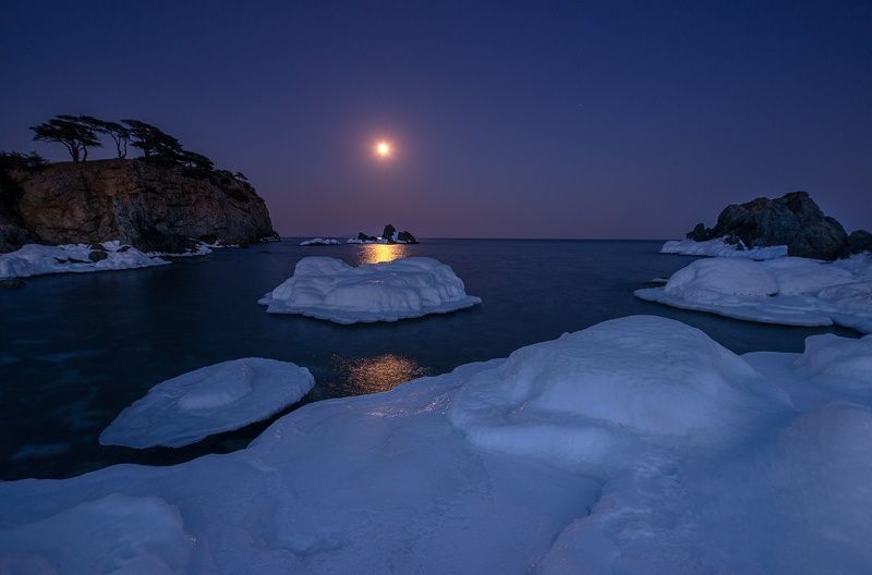 приморье, бухта орлинка, зима, луна Бухта Орлинкаphoto preview