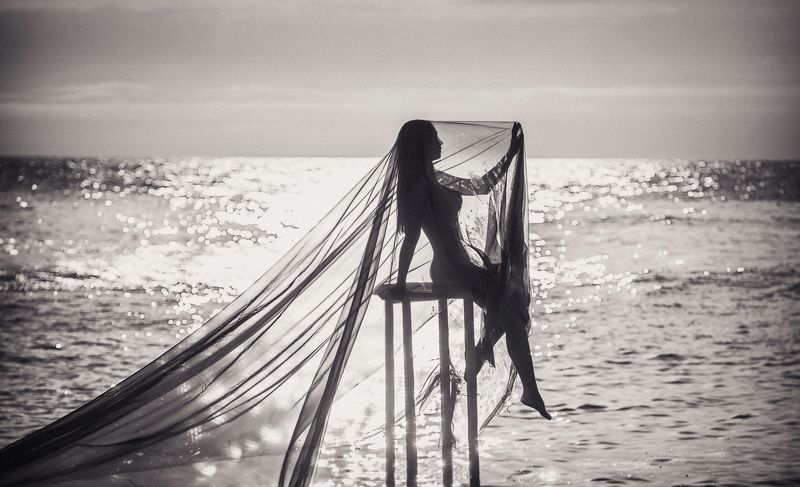 девушка, море, закат ...photo preview