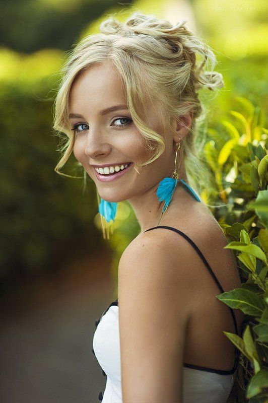 блондинка, красавица, улыбка, лето, девушка, парк, солнце, красота, глаза, очарование Лераphoto preview