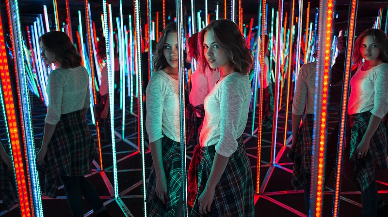 девушка, свет, лампы, вечер, зеркала  Dashaphoto preview